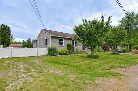 6 Ray Drive Hooksett NH 03106