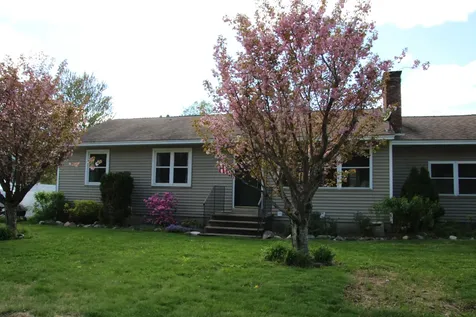 6 Ray Drive Hooksett NH 03106