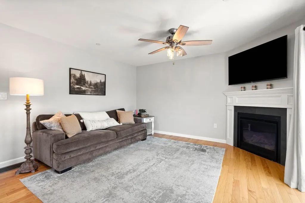 235 Knollwood Way Manchester NH 03102