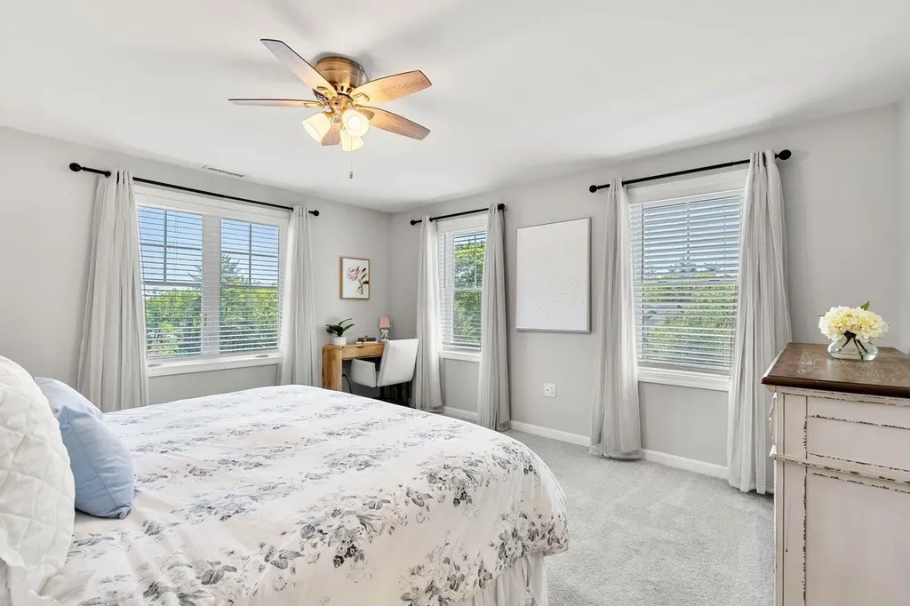235 Knollwood Way Manchester NH 03102