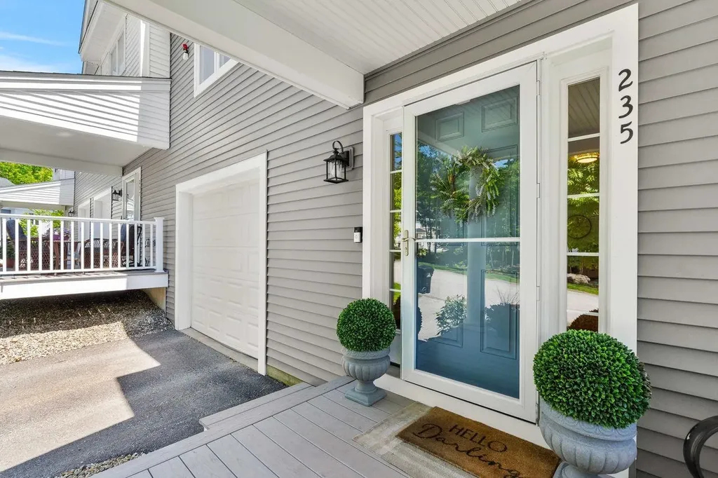 235 Knollwood Way Manchester NH 03102