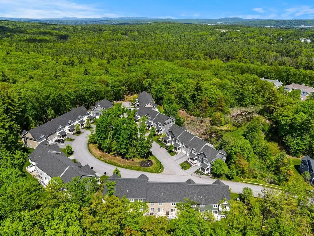 235 Knollwood Way Manchester NH 03102