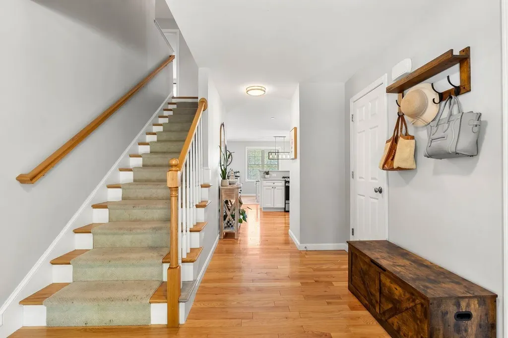 235 Knollwood Way Manchester NH 03102