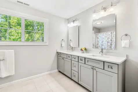 235 Knollwood Way Manchester NH 03102