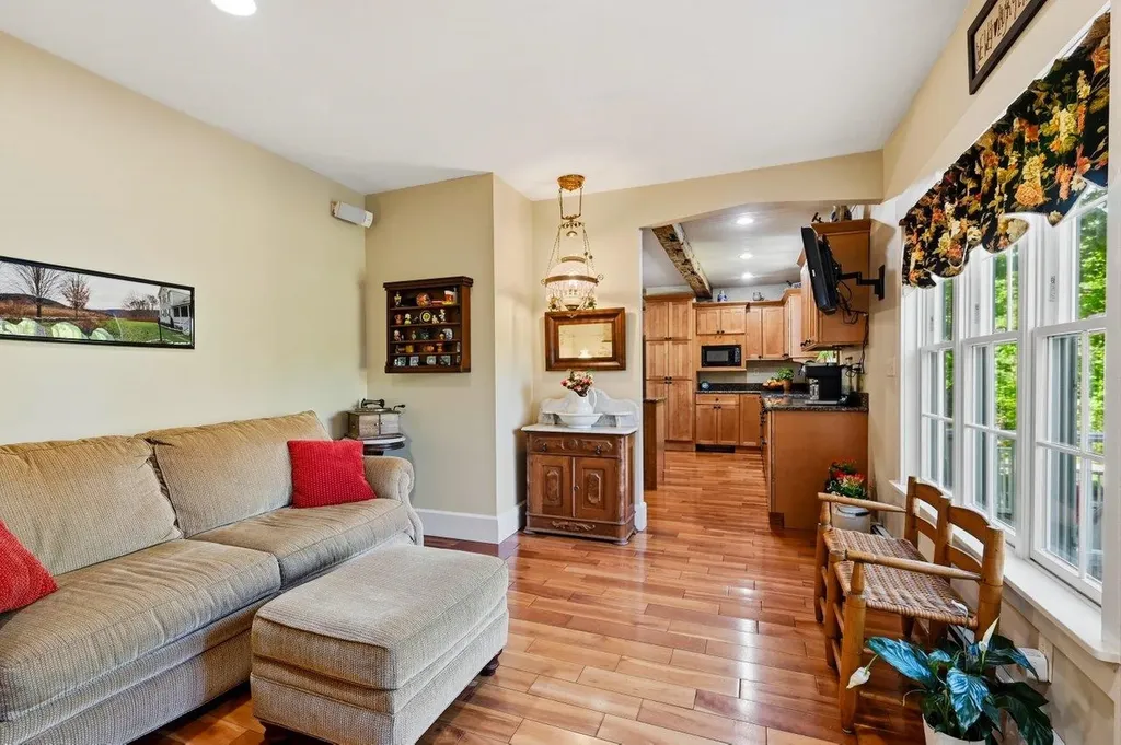 295 Wadleigh Falls Road Lee NH 03861