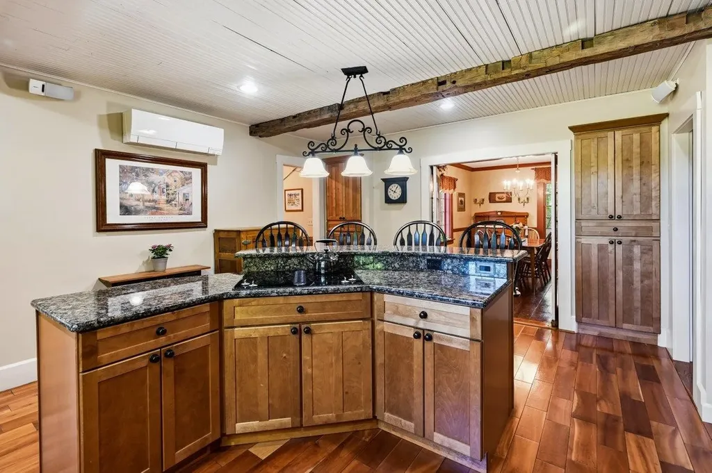 295 Wadleigh Falls Road Lee NH 03861