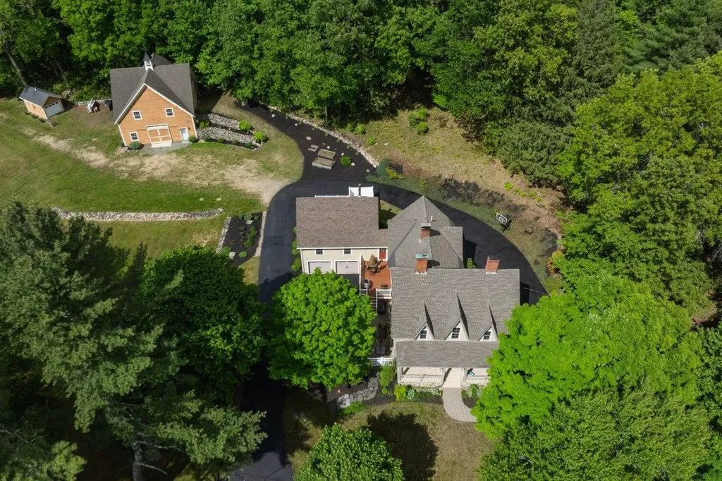 295 Wadleigh Falls Road Lee NH 03861