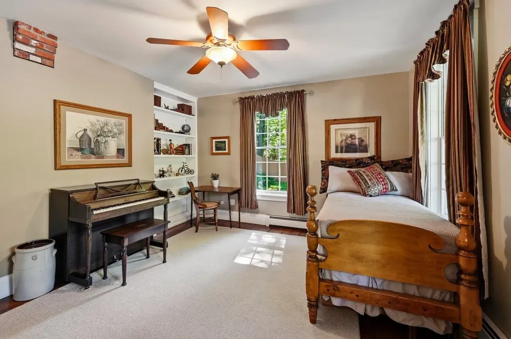295 Wadleigh Falls Road Lee NH 03861