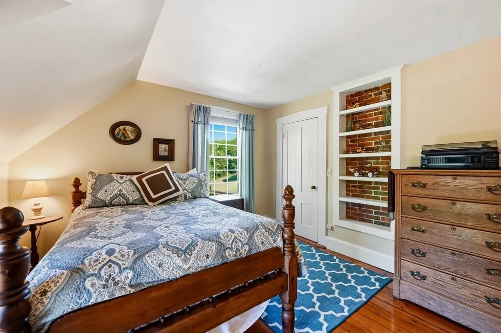295 Wadleigh Falls Road Lee NH 03861