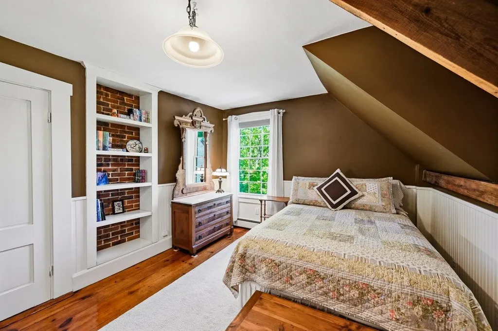 295 Wadleigh Falls Road Lee NH 03861