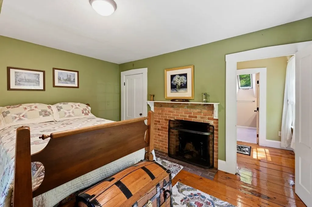 295 Wadleigh Falls Road Lee NH 03861