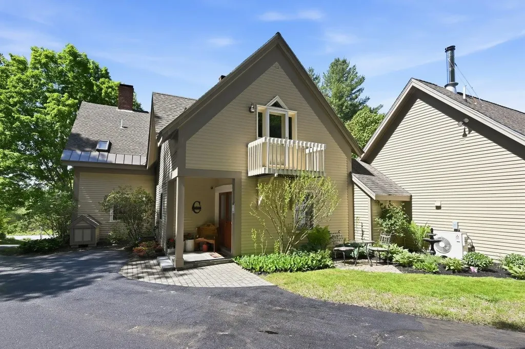 295 Wadleigh Falls Road Lee NH 03861