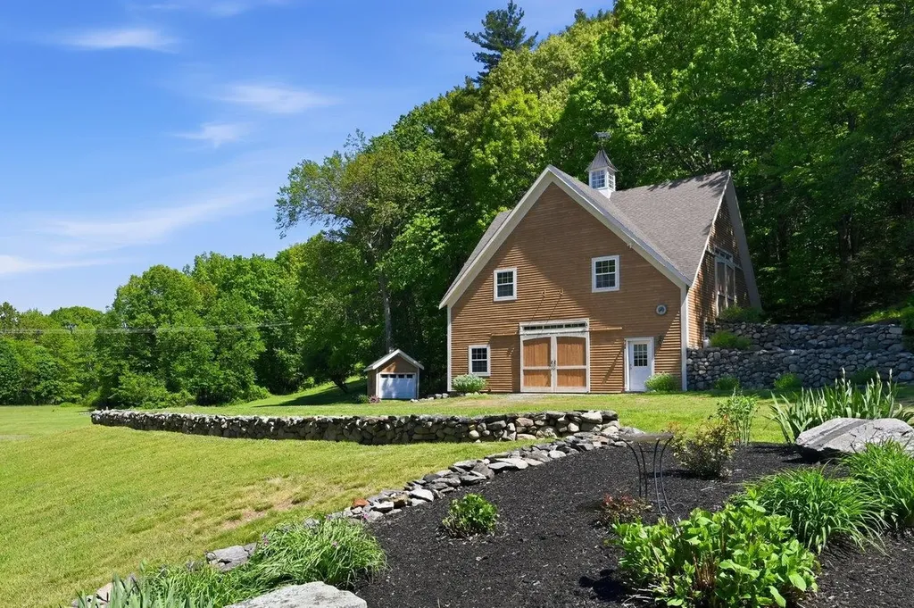295 Wadleigh Falls Road Lee NH 03861