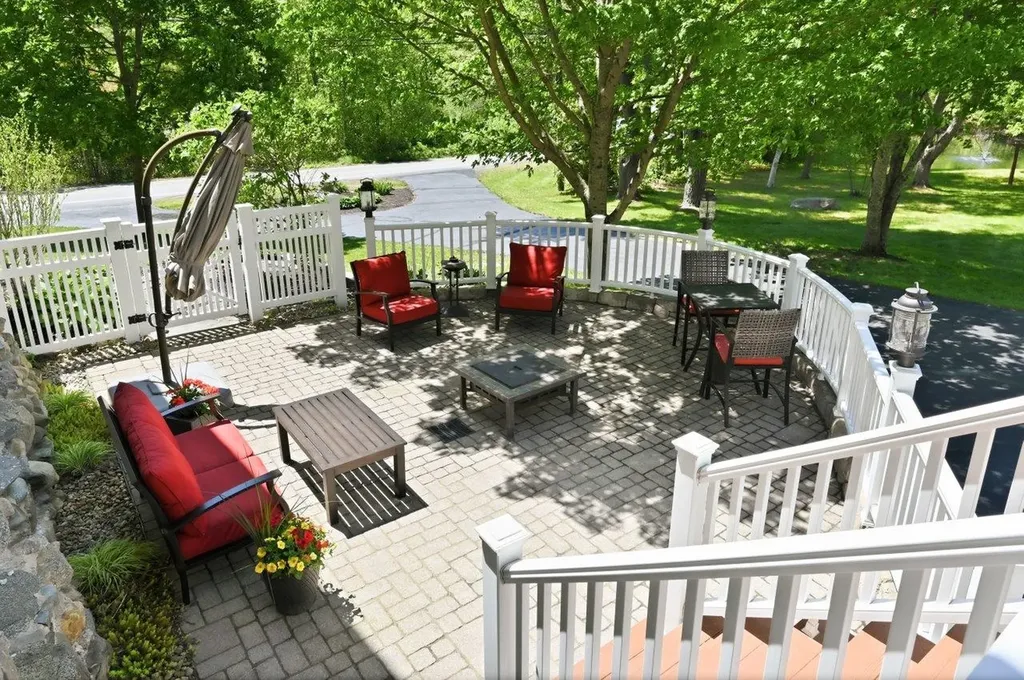 295 Wadleigh Falls Road Lee NH 03861