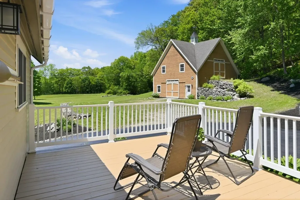 295 Wadleigh Falls Road Lee NH 03861