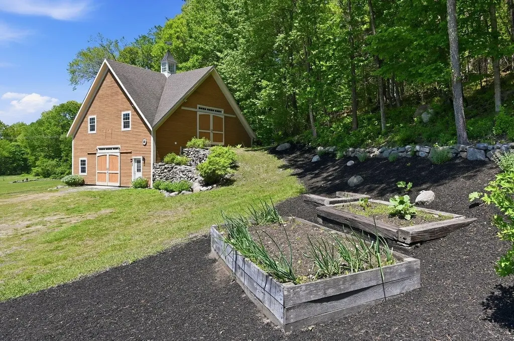 295 Wadleigh Falls Road Lee NH 03861