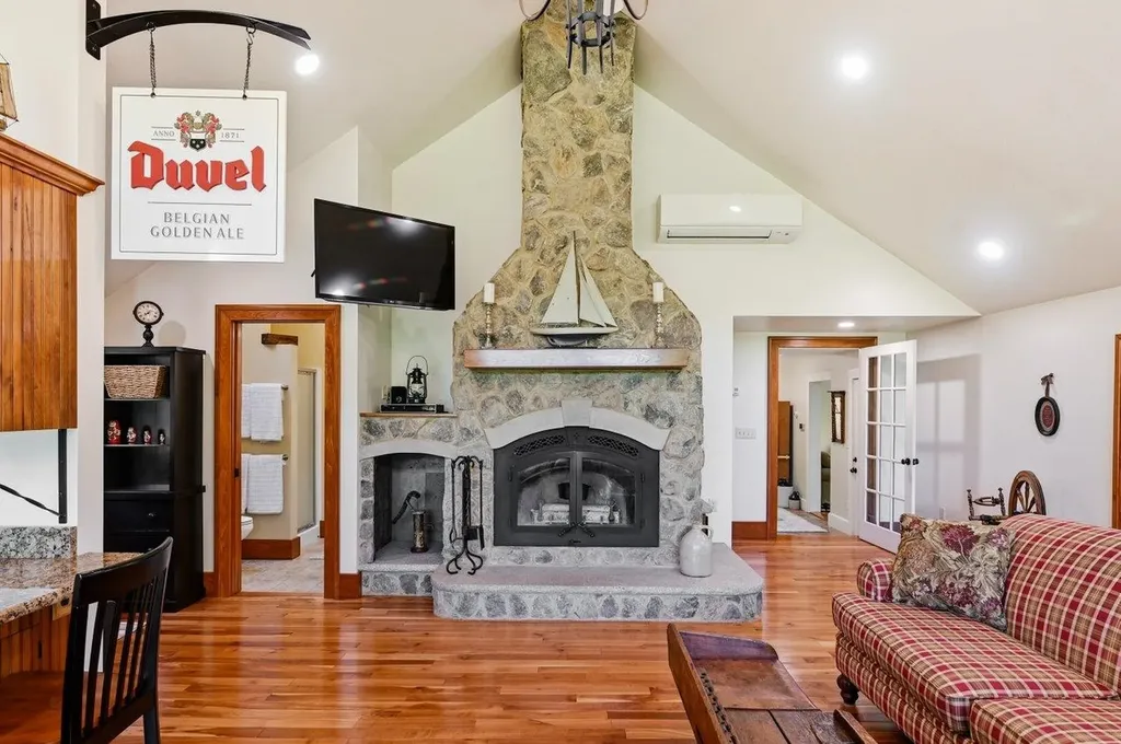 295 Wadleigh Falls Road Lee NH 03861
