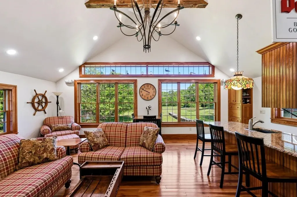 295 Wadleigh Falls Road Lee NH 03861