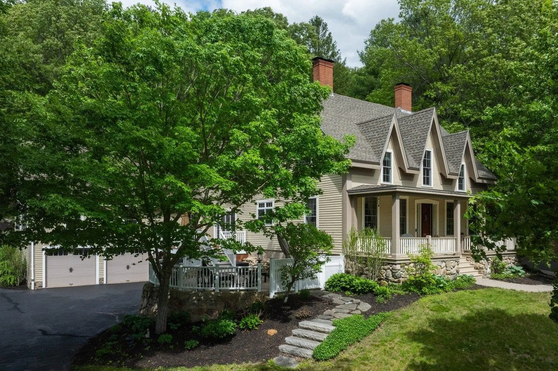 295 Wadleigh Falls Road Lee NH 03861