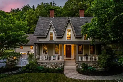 295 Wadleigh Falls Road Lee NH 03861