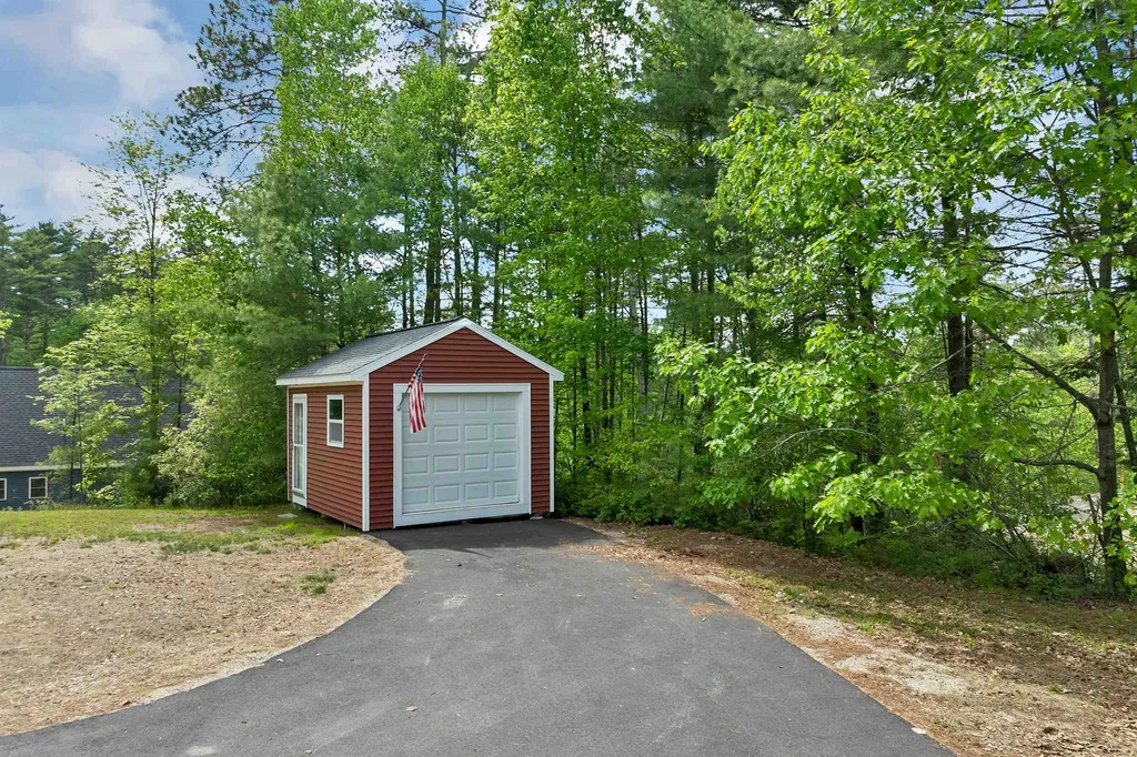 357 Robinhood Drive Wakefield NH 03872