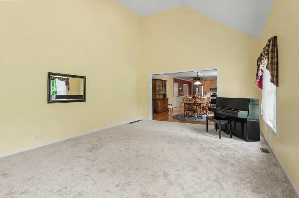 14 Karolina Lane Bedford NH 03110
