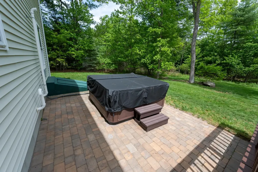 14 Karolina Lane Bedford NH 03110
