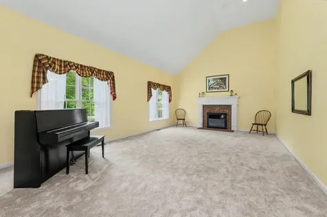 14 Karolina Lane Bedford NH 03110