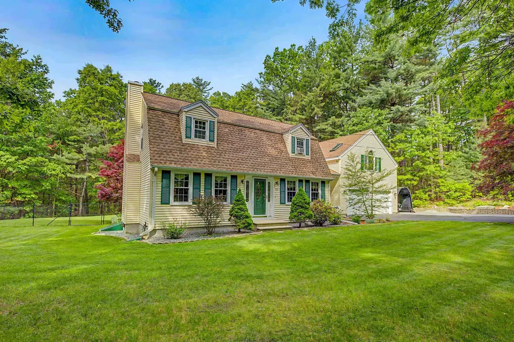 50 Webster Avenue Pelham NH 03076