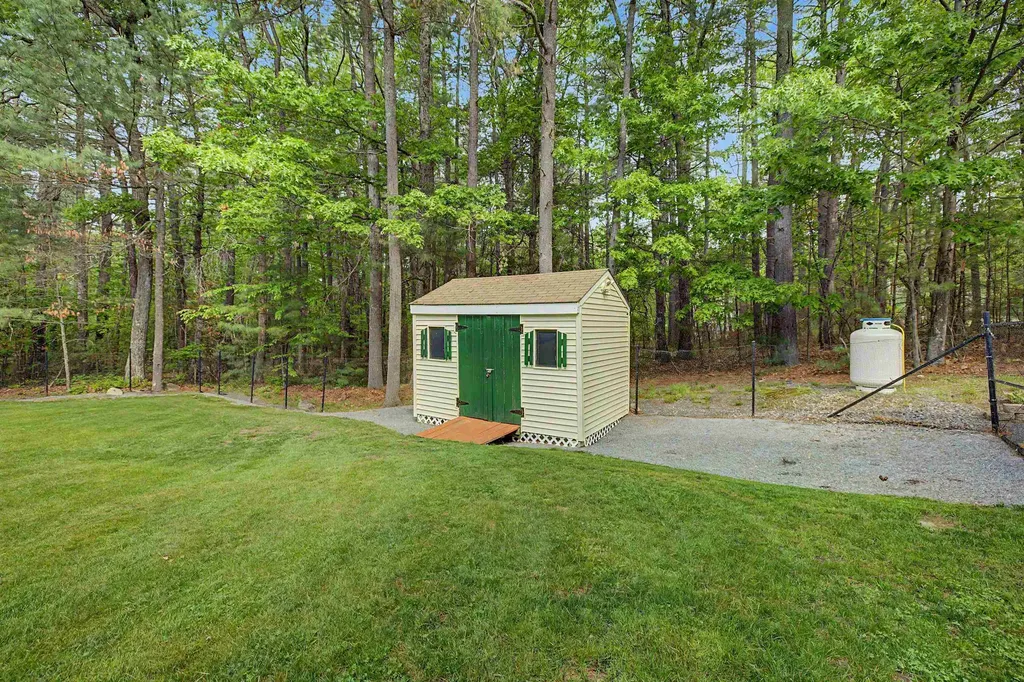 50 Webster Avenue Pelham NH 03076