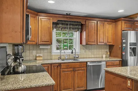 50 Webster Avenue Pelham NH 03076
