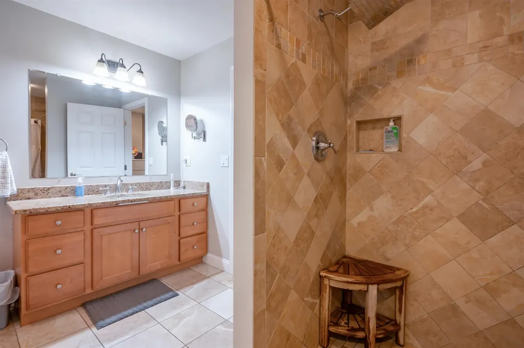 2 Lowther Place Nashua NH 03062