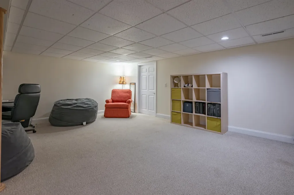 2 Lowther Place Nashua NH 03062