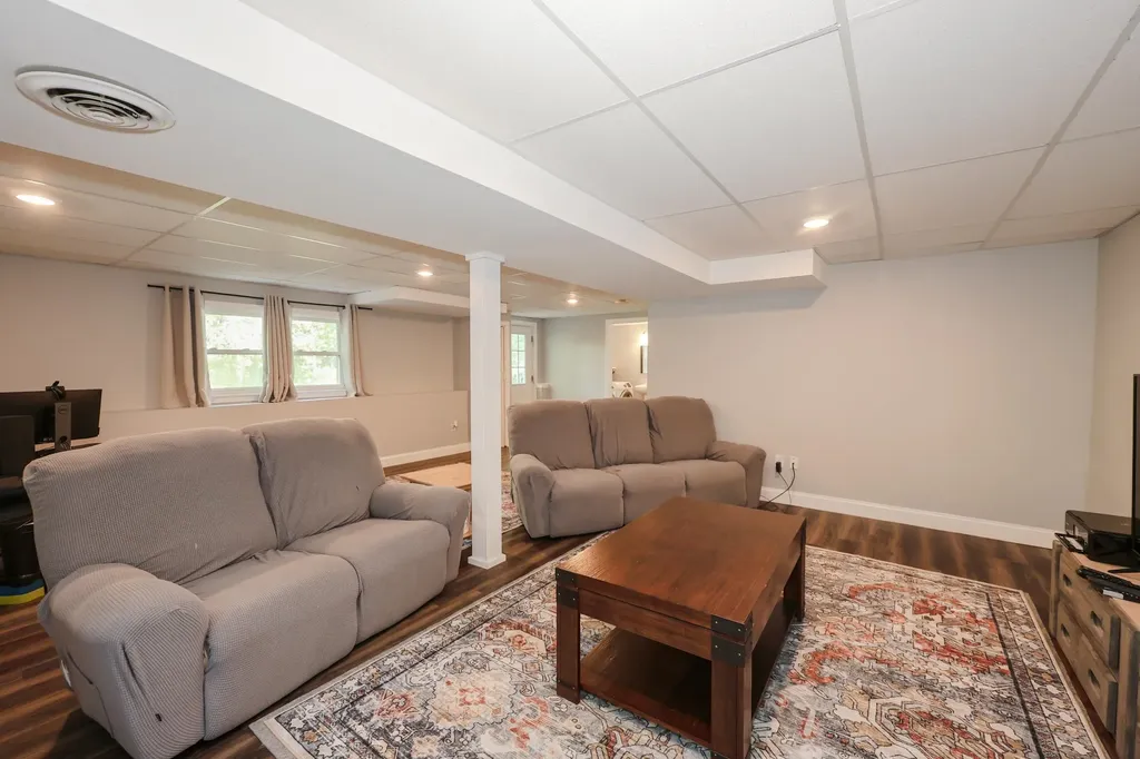 12 Ponemah Hill Road Amherst NH 03031