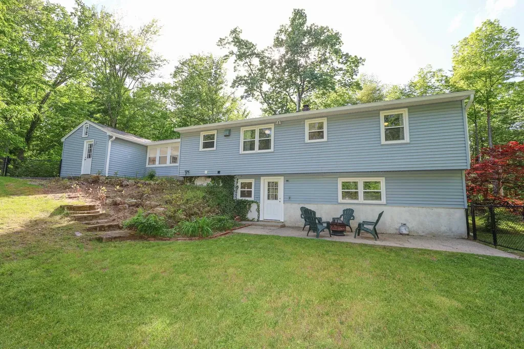 12 Ponemah Hill Road Amherst NH 03031
