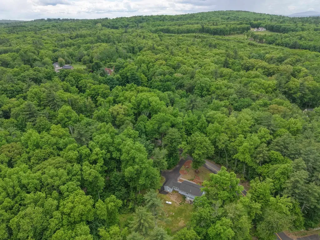 12 Ponemah Hill Road Amherst NH 03031