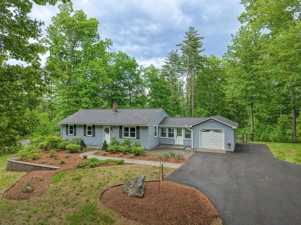 12 Ponemah Hill Road Amherst NH 03031