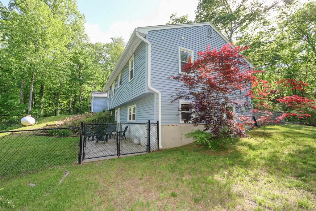12 Ponemah Hill Road Amherst NH 03031