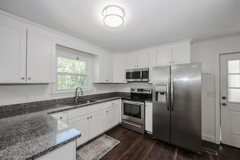 12 Ponemah Hill Road Amherst NH 03031