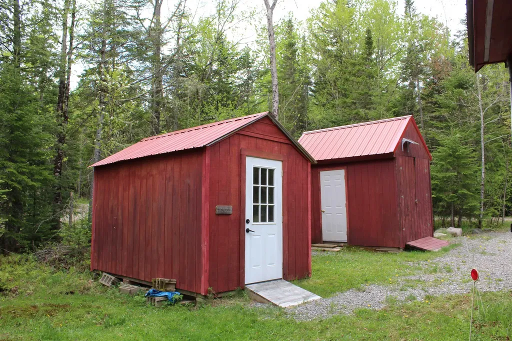49 Pond Outlet Road Millsfield NH 03576