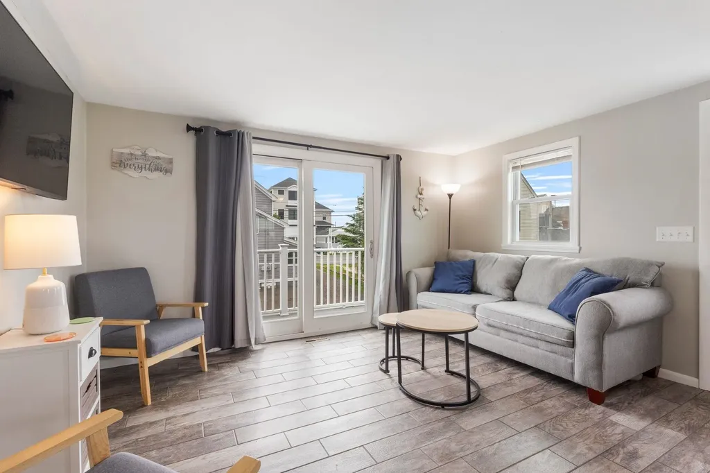 28 Kings Highway Hampton NH 03842