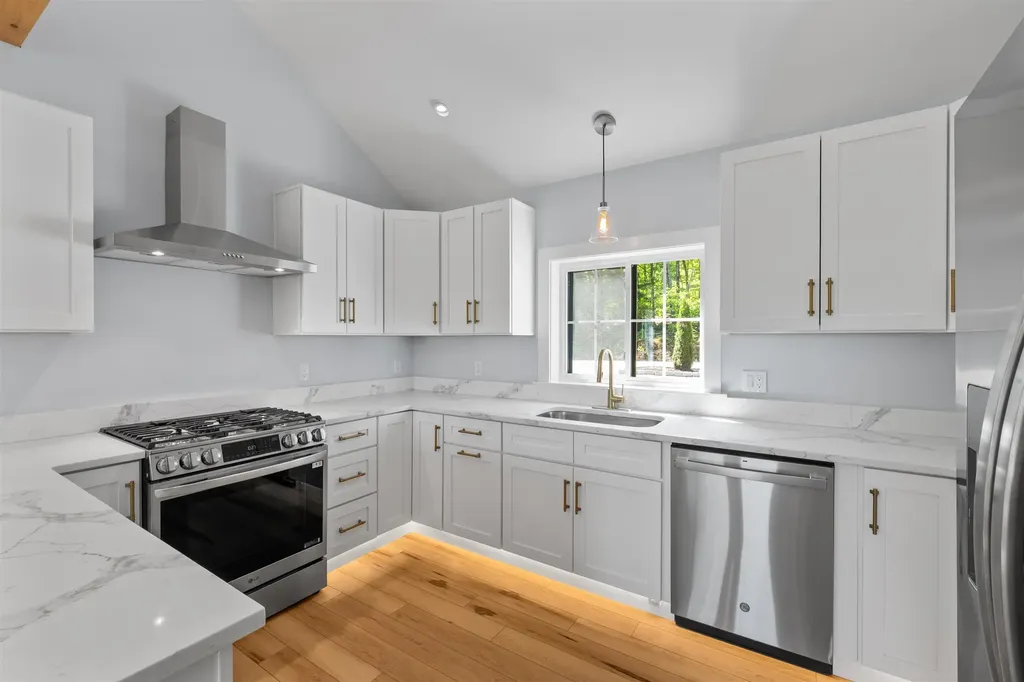 673 Page Hill Road Tamworth NH 03886
