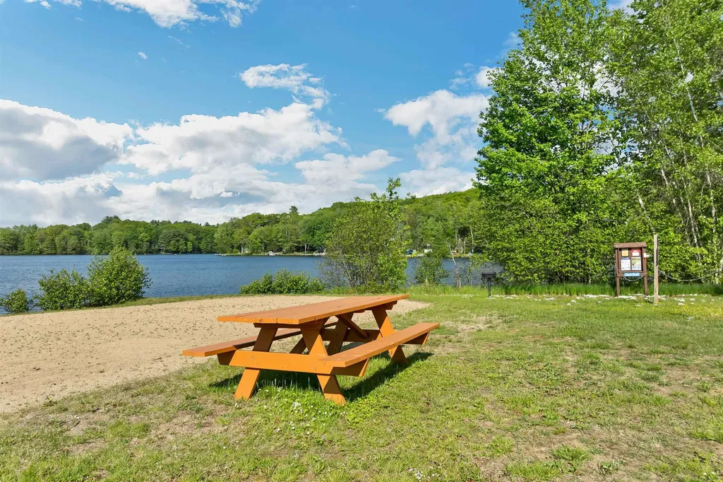 11 Dustin Drive Barnstead NH 03225