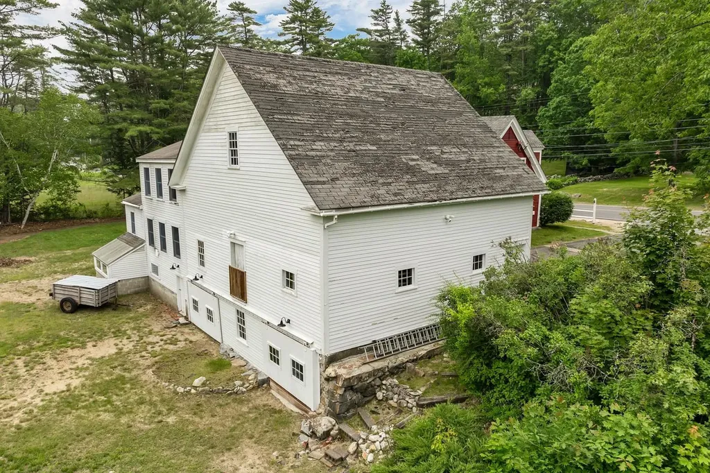 396 Governor Wentworth Highway Tuftonboro NH 03816
