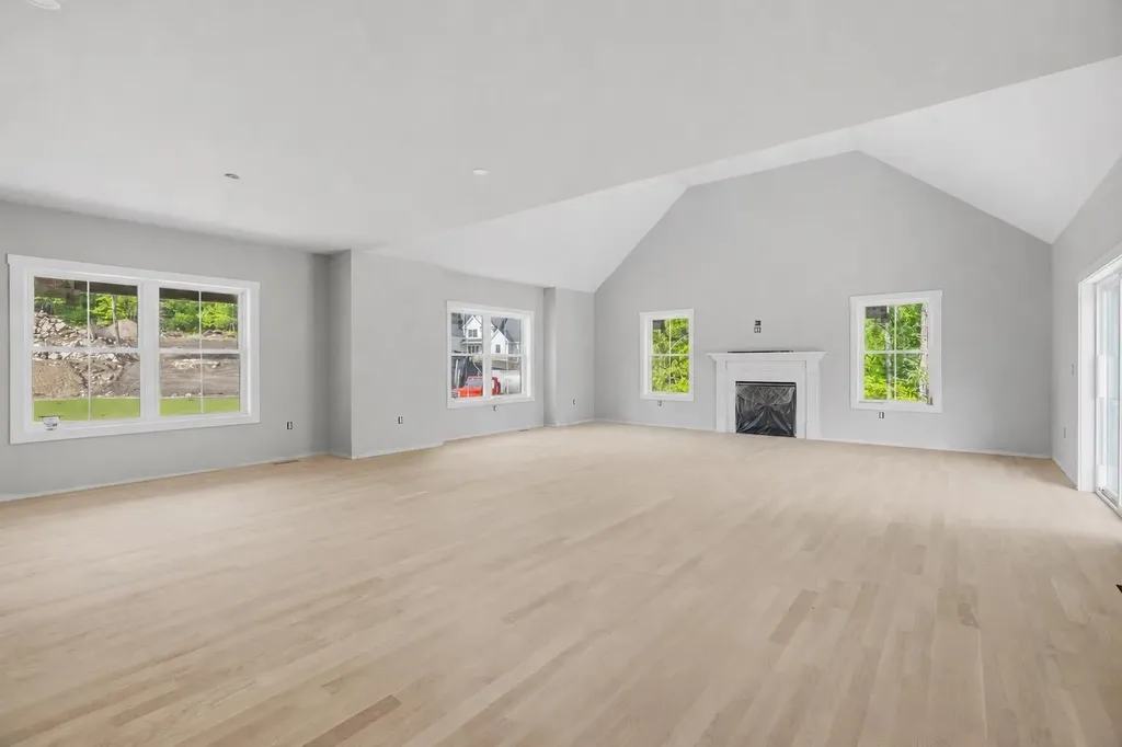 42 Canterbury Road Pelham NH 03076
