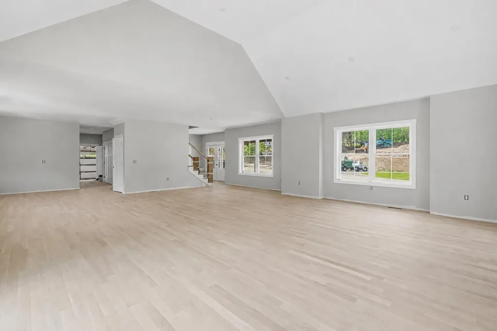 42 Canterbury Road Pelham NH 03076
