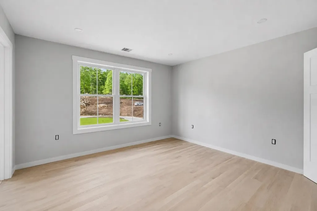 42 Canterbury Road Pelham NH 03076