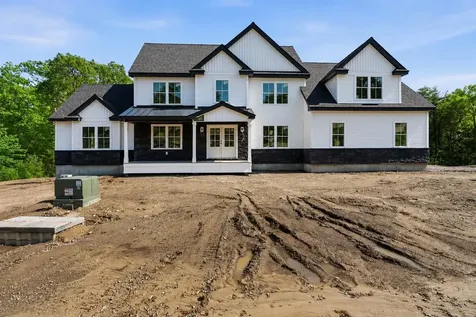 42 Canterbury Road Pelham NH 03076