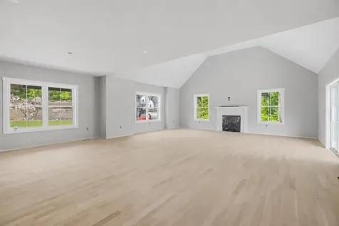 42 Canterbury Road Pelham NH 03076