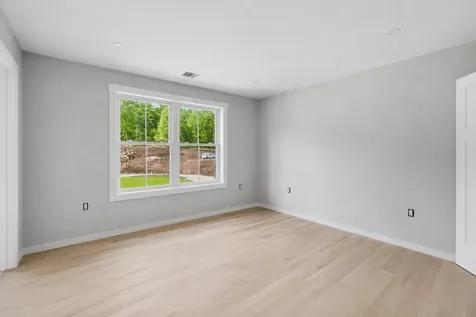 42 Canterbury Road Pelham NH 03076